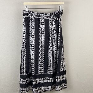 NWT Ann Taylor Black and White Floral Skirt size 6